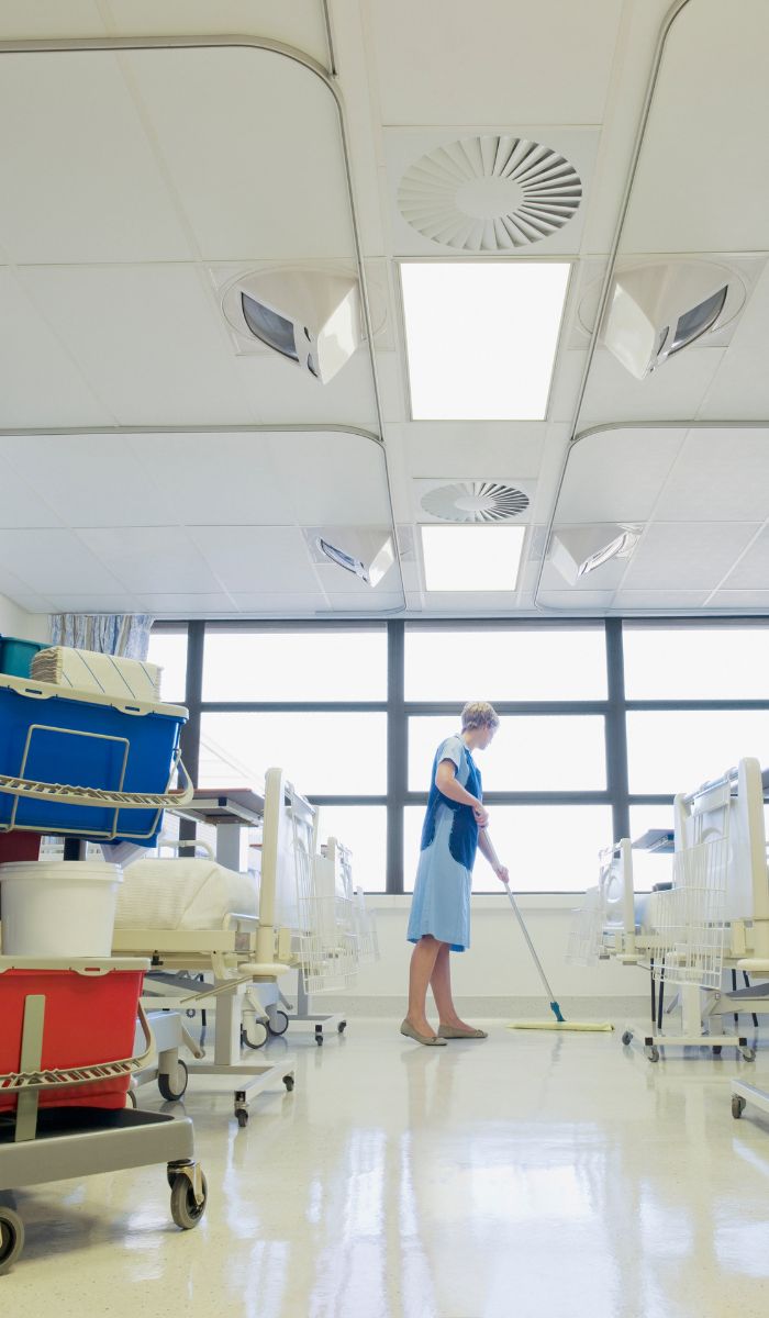 What are key indicators of a professional cleaning service?